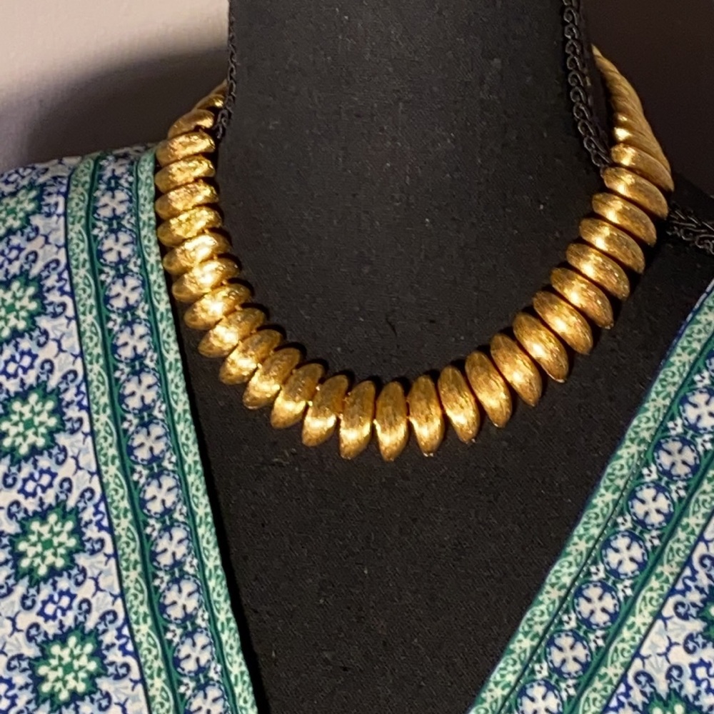 Vintage to Now - Gold Runway Collar Necklace Large Link EUC - Picture 8 of 12